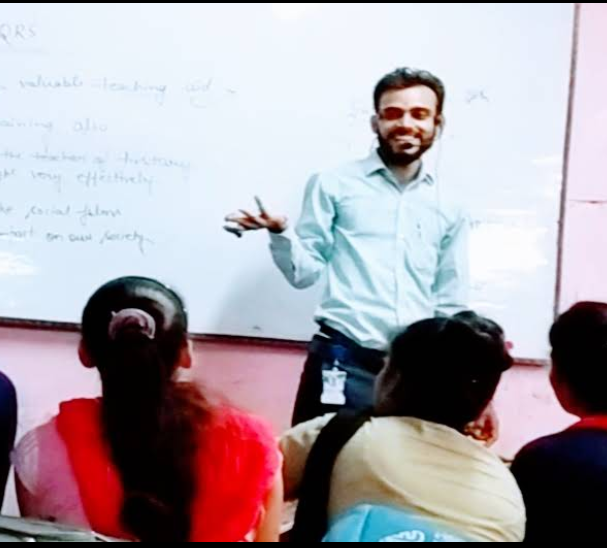 Classroom discussion at Tiwari Tutorials